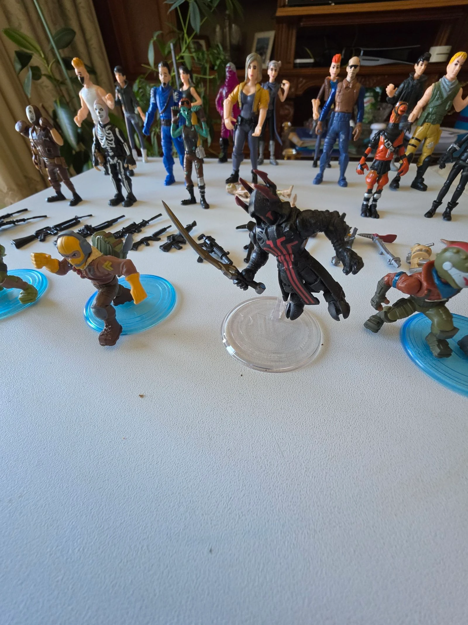 28 Figurines Fortnite de différentes tailles, armes et bases – photo 4